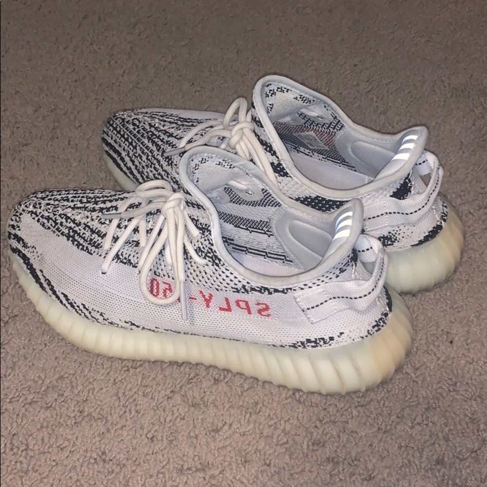 Yeezy 350 v2 Zebra (No Box) - Picture 4 of 9